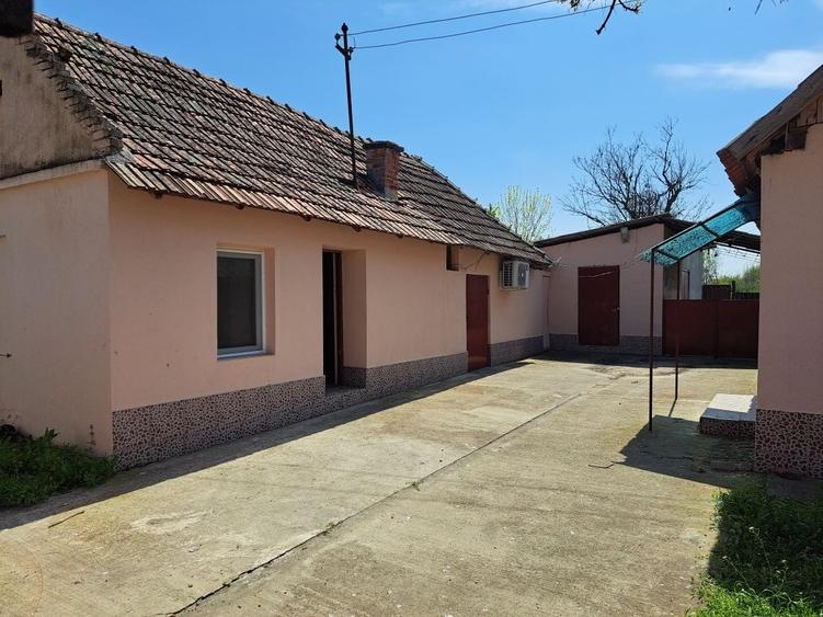 Casă cu 4 camere în Folea