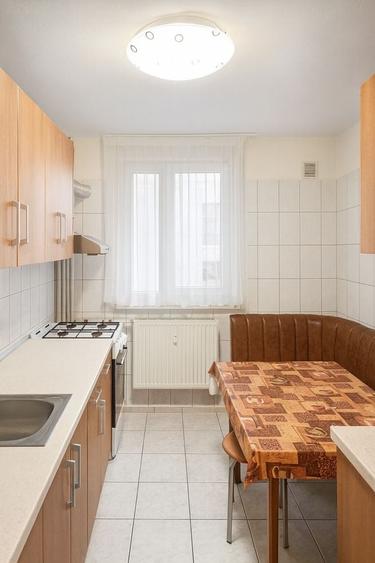 Apartament cu 3 camere semidecomandat în Drumul Taberei