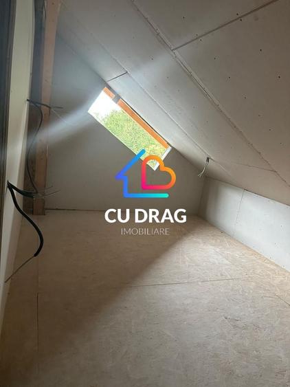 Casă individuală cu 22 camere cu Canalizare în Periferie