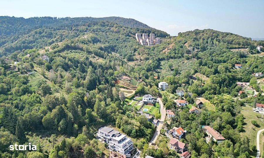 Teren de 5500 mp, în Schei