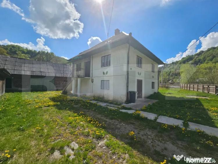 Casă cu 3 camere cu Teren 2800 Mp în Întregalde