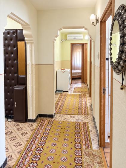 Apartament cu 3 camere decomandat, mobilat în Casa de Cultură