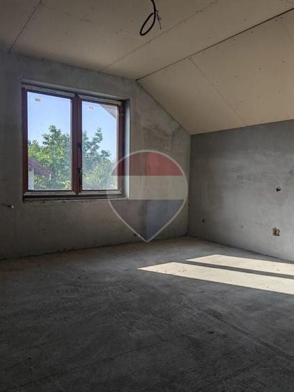 Casă individuală cu 5 camere cu Teren 570 Mp în Nord-Vest