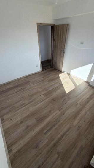 Apartament cu 3 camere decomandat în 1 Decembrie