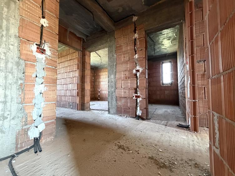 Duplex cu 5 camere cu Canalizare în Chișoda
