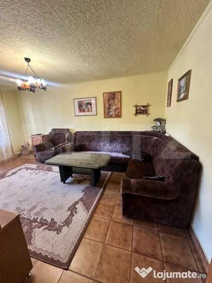 Apartament cu 4 camere decomandat în Central