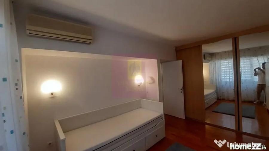 Apartament cu 3 camere semidecomandat în Romană