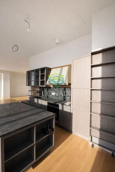 Apartament cu 5 camere decomandat în Dacia