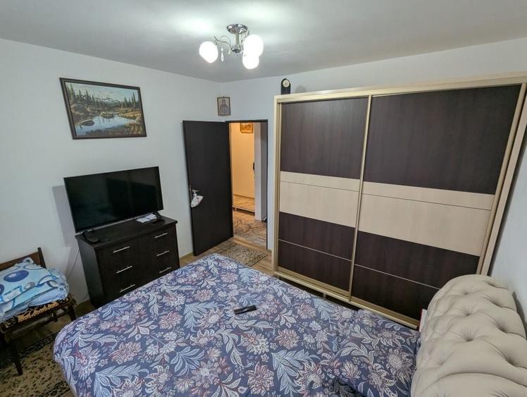 Apartament cu 3 camere decomandat în Alexandru cel Bun