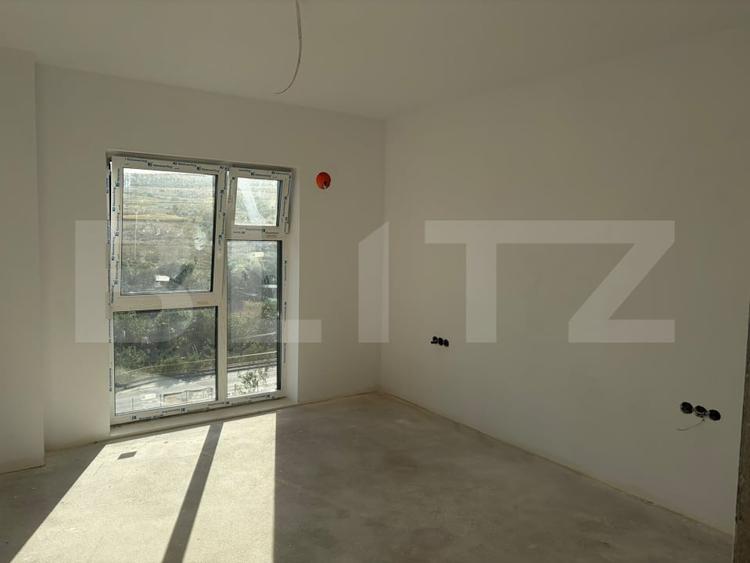 Apartament cu 3 camere semidecomandat în Iris