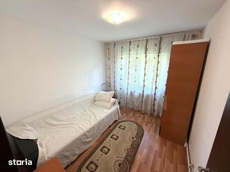 Apartament cu 3 camere decomandat în Craiovița Nouă