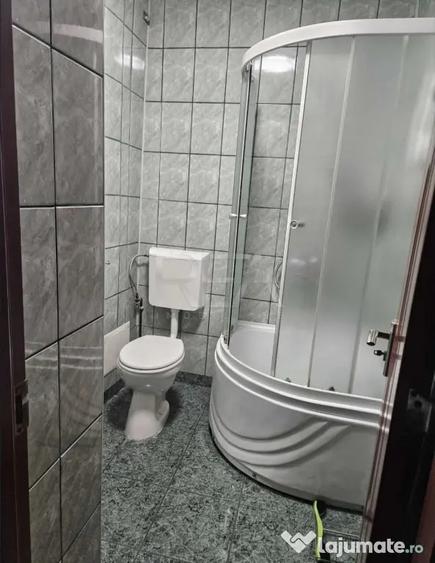 Apartament cu 3 camere semidecomandat în Gorjului