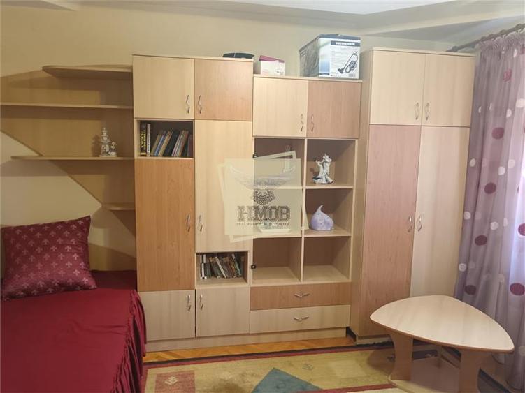 Casă individuală cu 6 camere cu Teren 650 Mp în Exterior Vest