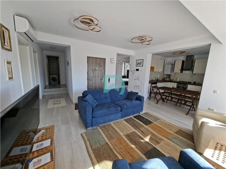 Apartament cu 4 camere decomandat în Tractorul