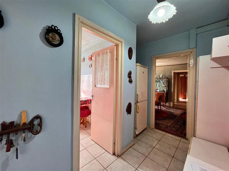 Apartament cu 3 camere nedecomandat în Central