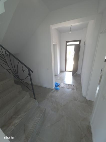 Casă cu 4 camere în Domnești