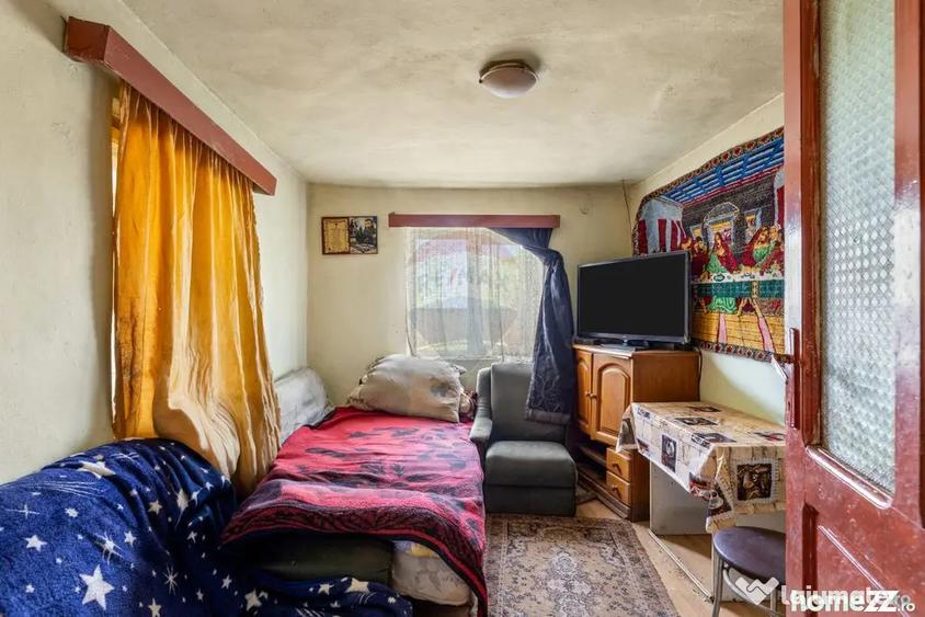Casă cu 4 camere cu Teren 2422 Mp în Șiria