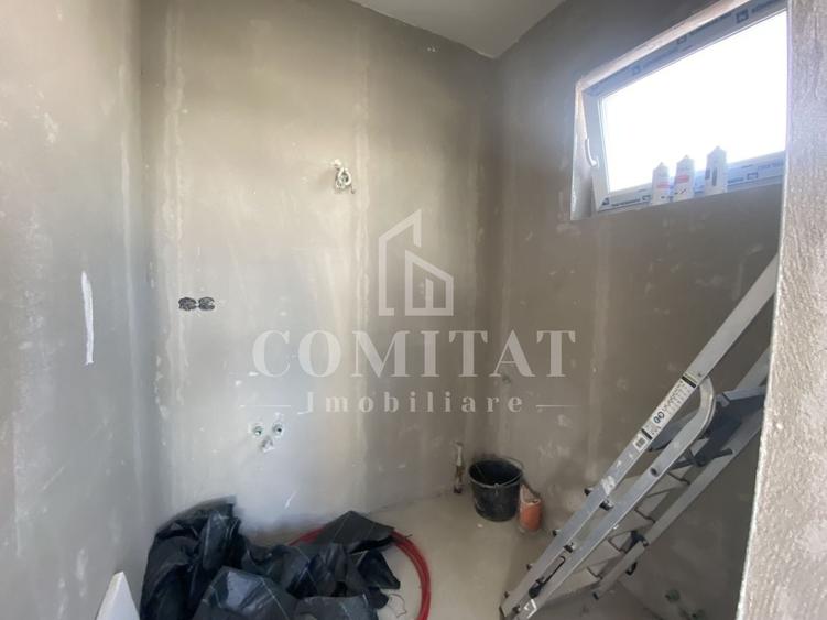 Casă individuală cu 4 camere cu Canalizare în Dezmir