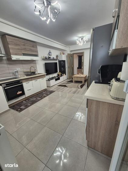 Apartament cu 3 camere în Mioriței
