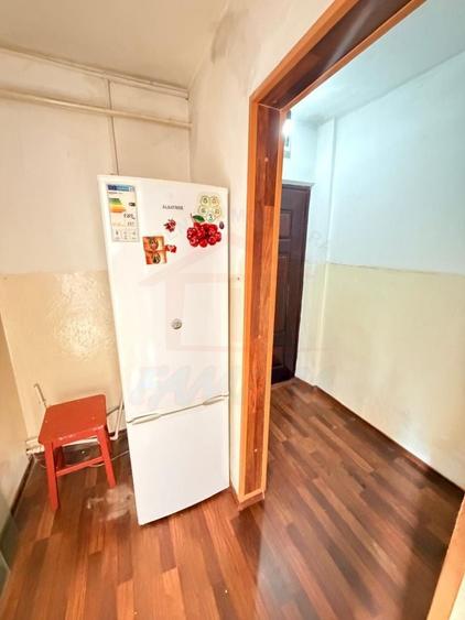 Apartament cu 3 camere semidecomandat în Micro 40