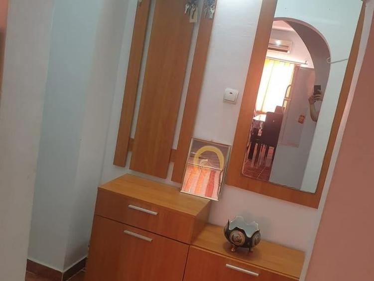 Apartament cu 3 camere decomandat, mobilat în Central
