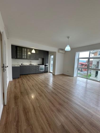 Apartament cu 3 camere decomandat, mobilat în Valea Borcutului