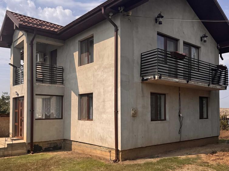 Casă cu 4 camere în Radu Vodă