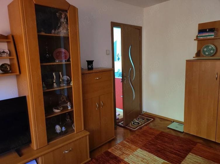 Apartament cu 2 camere semidecomandat, mobilat în Girocului