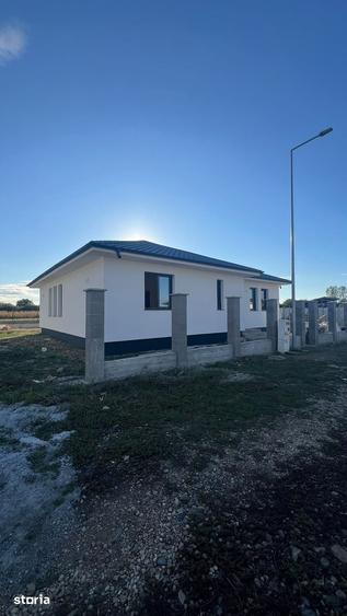 Casă cu 4 camere cu Teren 1500 Mp în Central