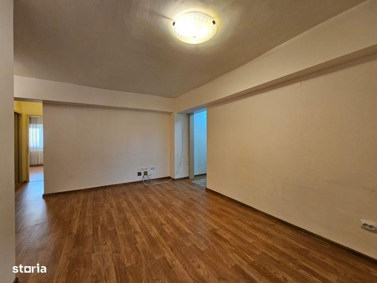 Apartament cu 4 camere decomandat în Decebal