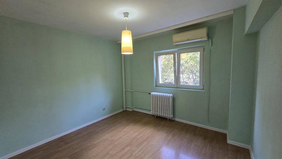 Apartament cu 4 camere decomandat în Lacul Tei