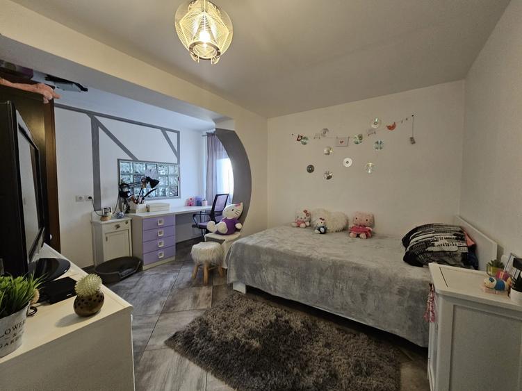 Casă cu 5 camere cu Teren 463 Mp în Hărău