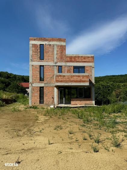 Casă cu 5 camere cu Teren 620 Mp în Central