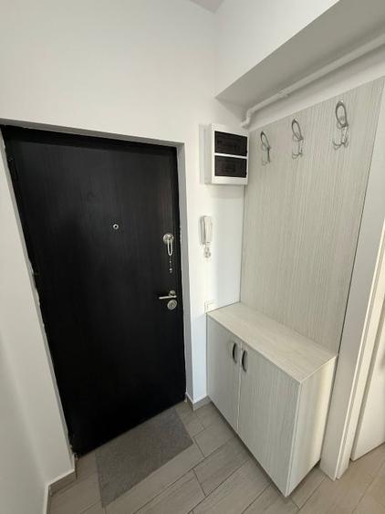Apartament cu 2 camere semidecomandat, mobilat în Central