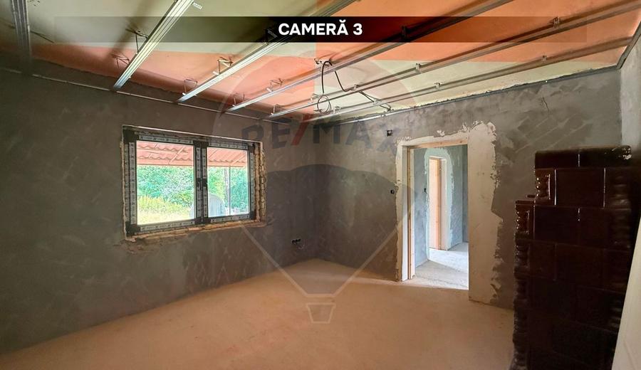 Casă individuală cu 2 camere cu Teren 2628 Mp în Hovrila