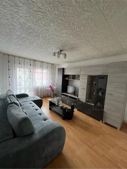 Apartament cu 4 camere decomandat în Central