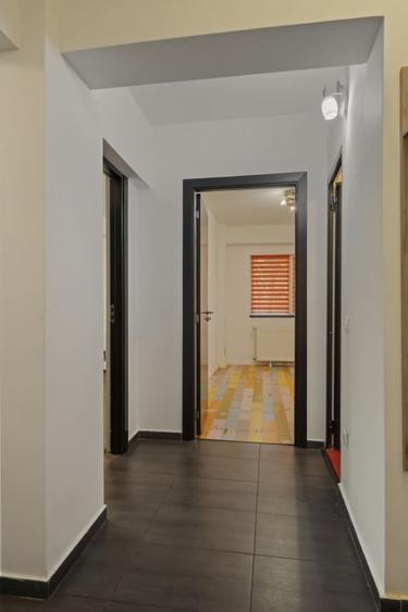 Apartament cu 3 camere decomandat, mobilat în Tei