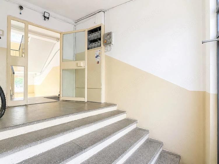 Apartament cu 3 camere decomandat în Lipovei