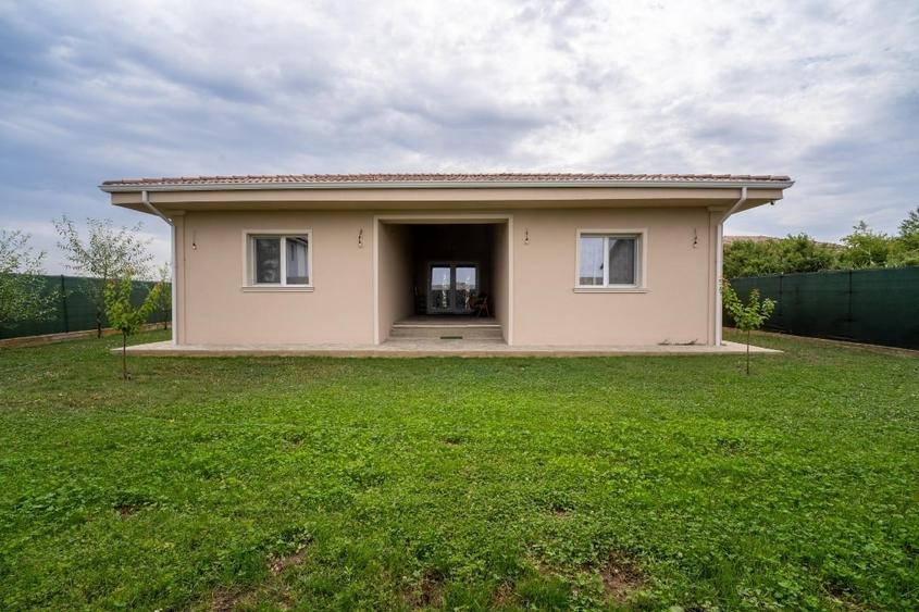 Casă individuală cu 4 camere cu Teren 625 Mp în Moșnița Nouă