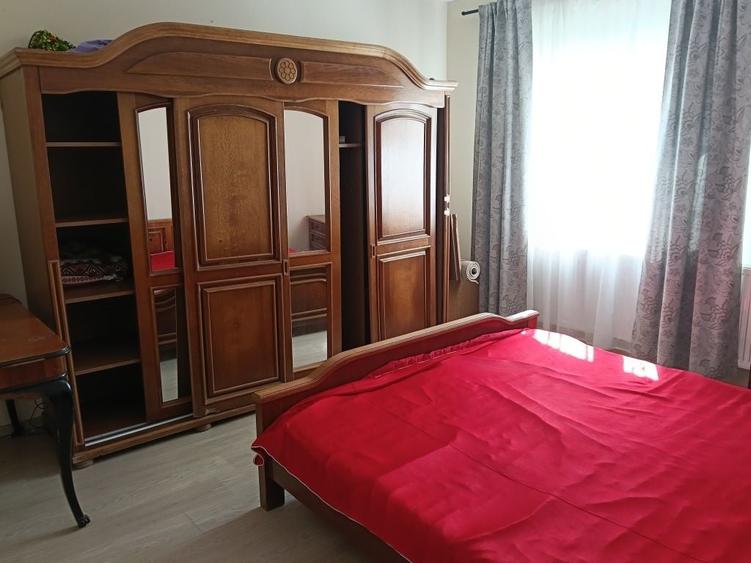 Casă cu 4 camere în Văleni