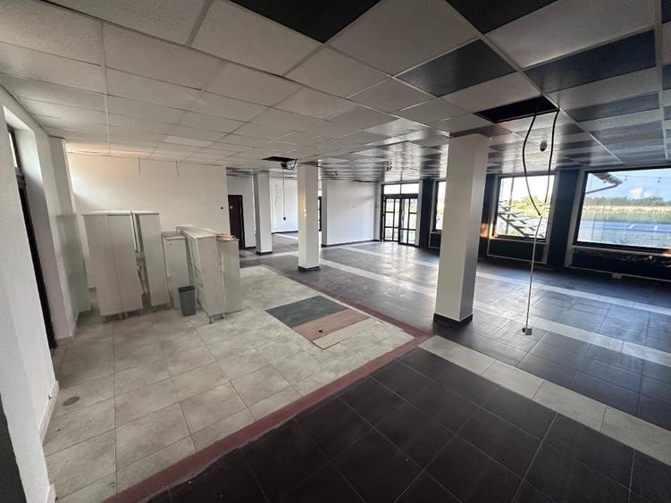 Spațiu comercial, de 500 mp, în Munteni