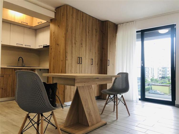 Apartament cu 2 camere decomandat, mobilat în Tractorul