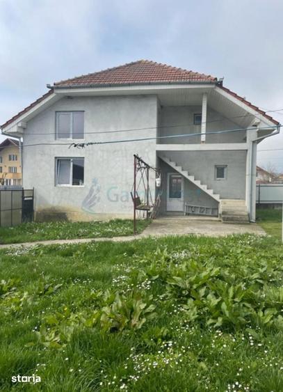 Casă cu 4 camere cu Teren 1000 Mp în Ceica