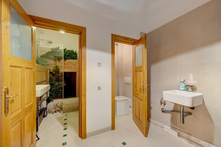 Apartament cu 5 camere decomandat în Cișmigiu
