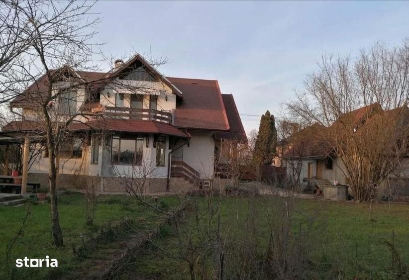 Casă cu 6 camere cu Teren 1000 Mp în Central