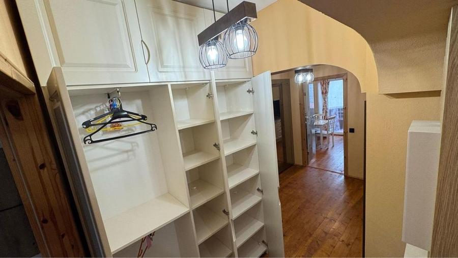 Apartament cu 3 camere decomandat în Popoveni