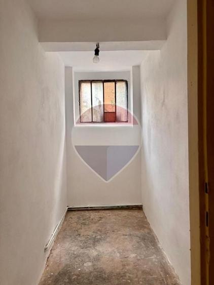 Apartament cu 3 camere semidecomandat în Grigorescu