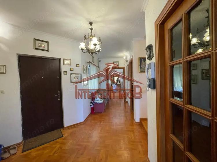Casă cu 5 camere cu Teren 900 Mp în Hurez