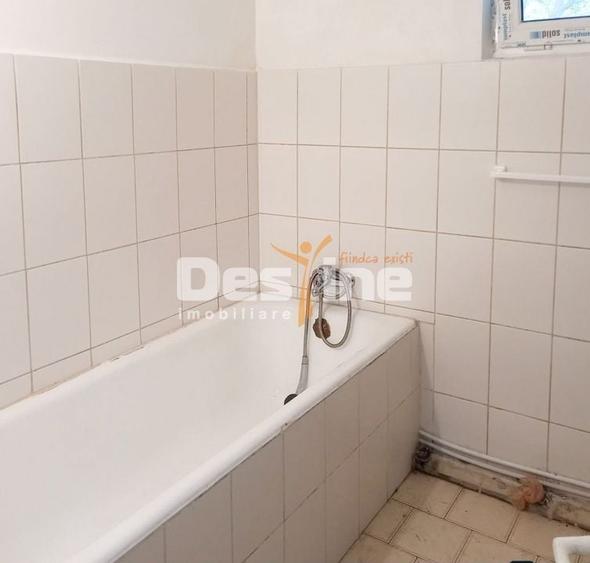 Casă individuală cu 5 camere cu Canalizare în Central
