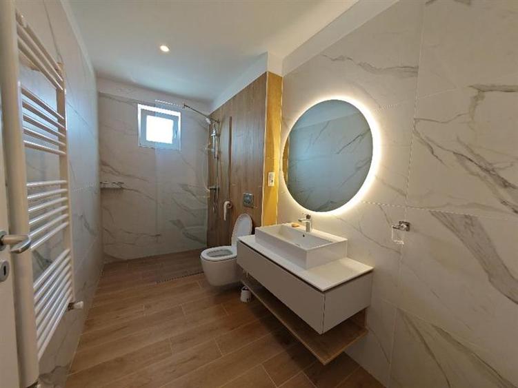 Apartament cu 3 camere decomandat, mobilat în Astra